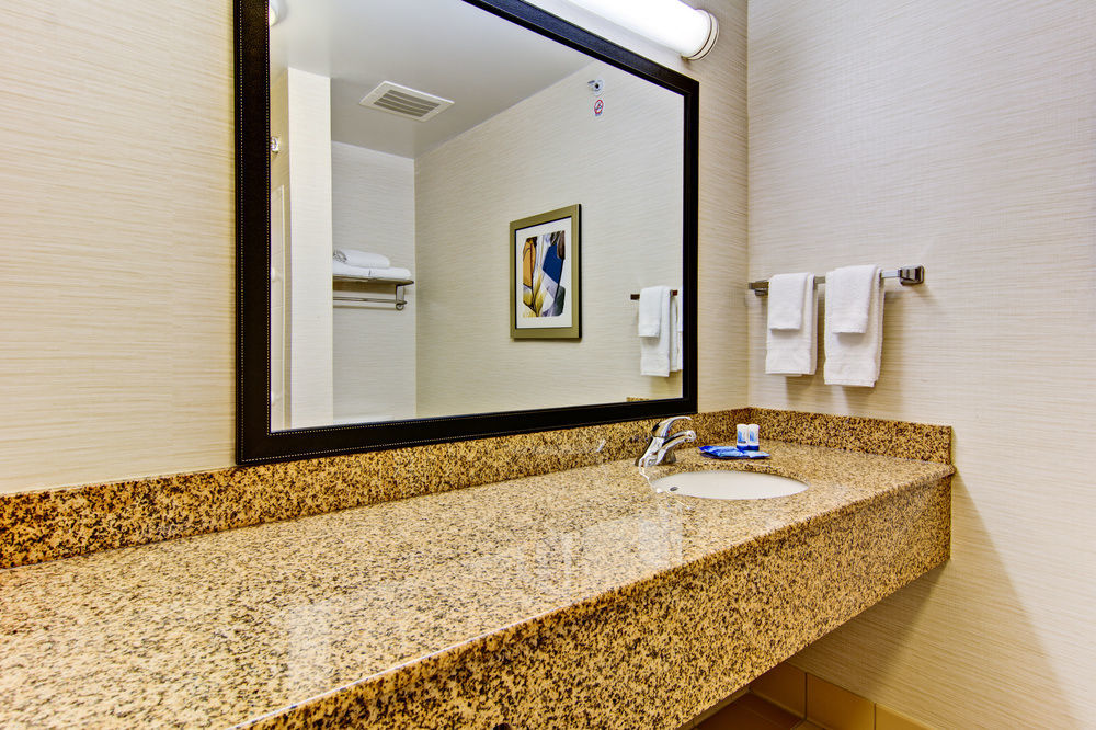 Fairfield Inn & Suites By Marriott State College Eksteriør billede